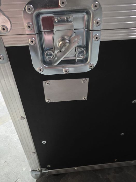 Kufer transportowy flight case na kółkach (4 sztuki)