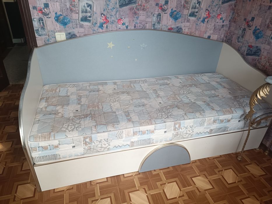 Продаю мебель в належному стані