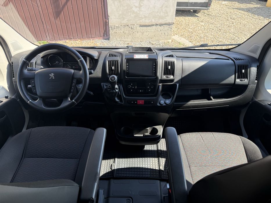 Peugeot Boxer 2023 пасажир 8+1