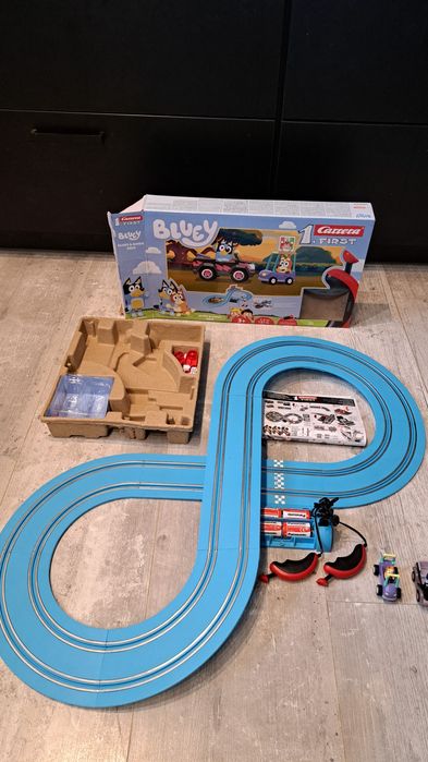 Carrera 1. First - Tor wyścigowy BLUEY & BINGO Race 2,4 m + 2 samochod