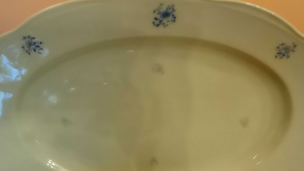 Zestaw naczyń porcelanowych do serwowania