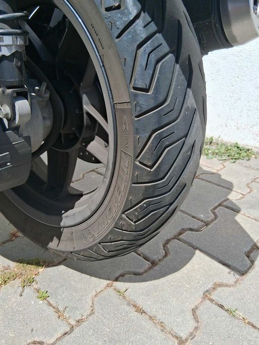 Scooter Yamaha Xmax 125 de 2012 apenas 17.900km, moto protegida sempre em garagem! Monte Gordo,VRSA Vila Real de Santo António