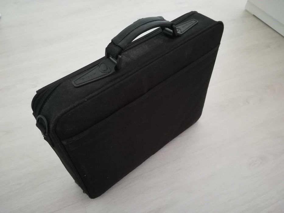 Portátil avariado com mala/pasta