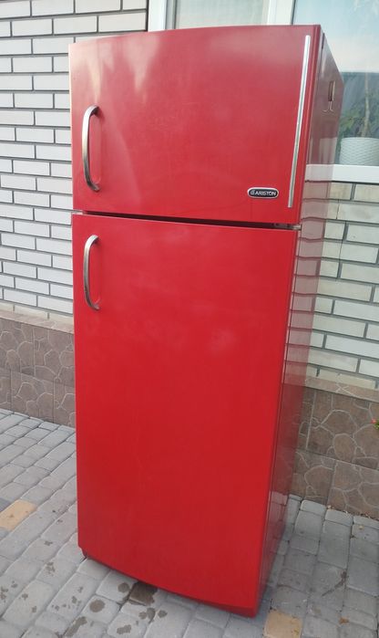 Холодильник Ariston