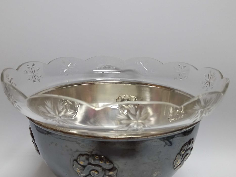 Owocarka, posrebrzana patera ze szkłem, pocz. XX w