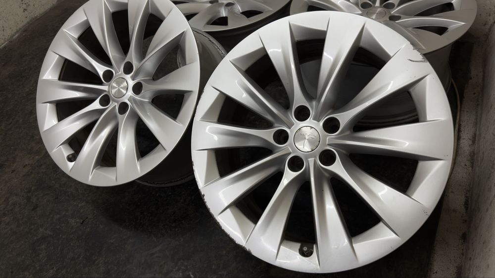Felgi Aluminiowe 5x120 20” TESLA MODEL X Y Przód 9Jx20 Tył 10Jx20
