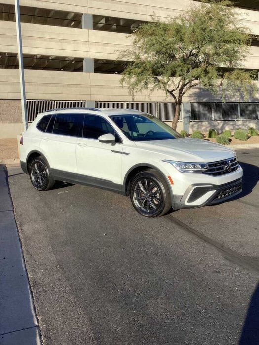 Volkswagen Tiguan      2022