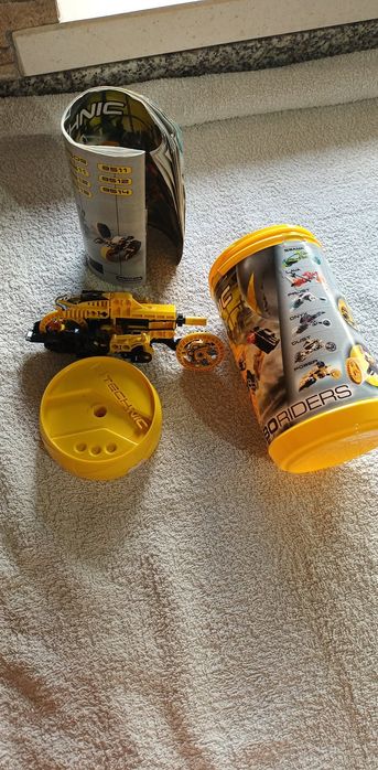 LEGO Technic e LEGO Bionicle, lançadas no início dos anos 2000.
