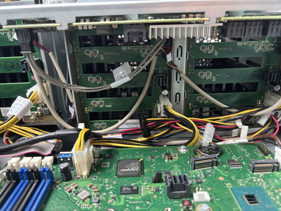 Fujitsu Primergy TX1330 M4