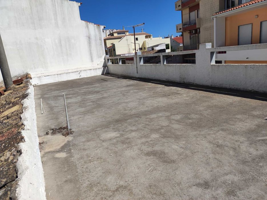 Moradia com 14 compart., para recuperação,  lote de 602m2, em  LOULÉ
