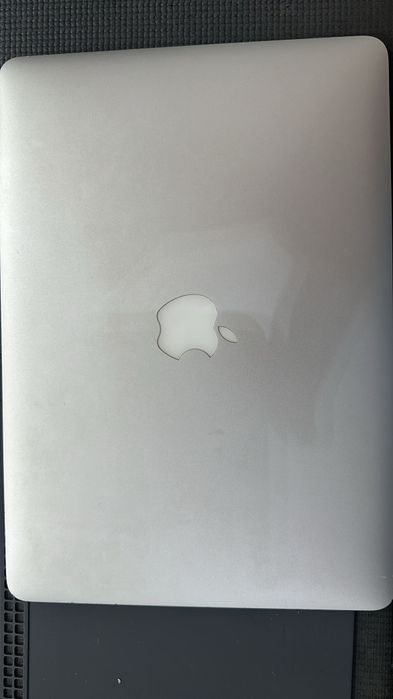 Selling MacBook Air i5 2015 in good condition64409491800321121