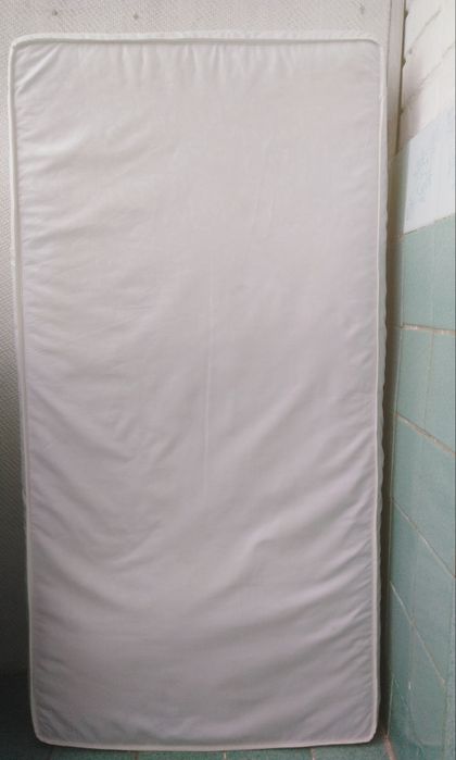 Продам дитячий матрас в кроватку