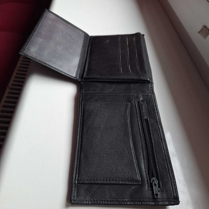 czarny meski portfel