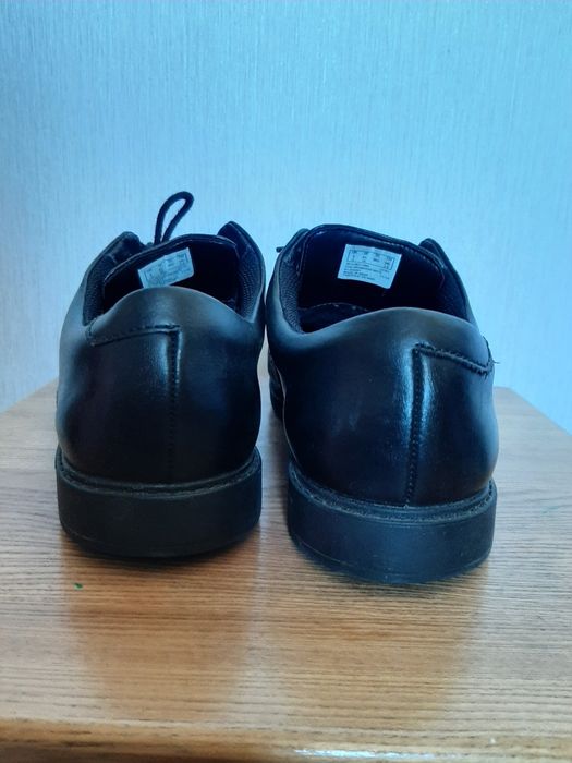 Шкіряні туфлі Clarks