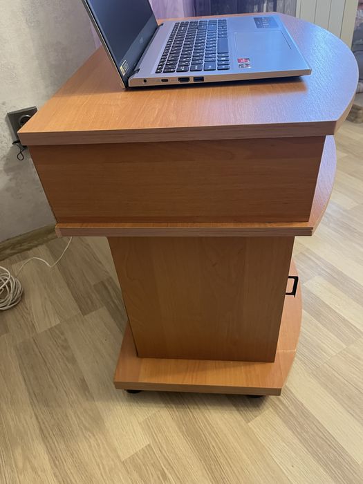 Тумбочка журнальный столик