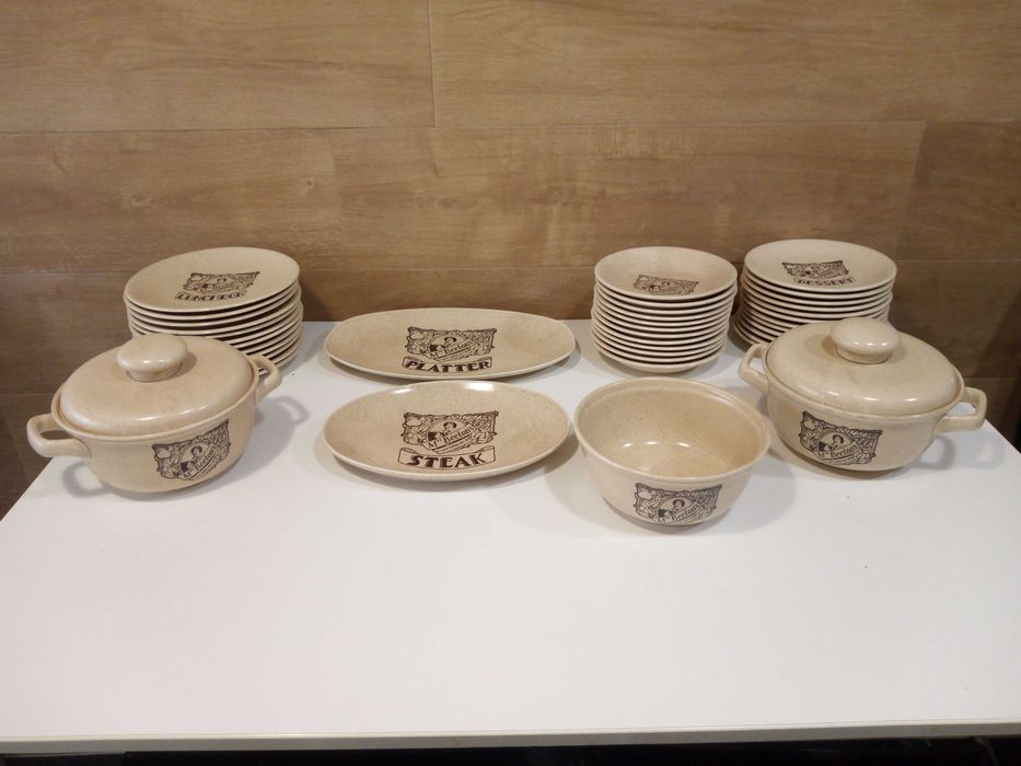 Conjunto de mesa vintage da Sado internacional