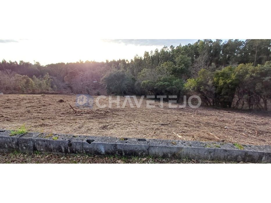 Lote de terreno para construção em zona tranquila em Cernache do Bo...