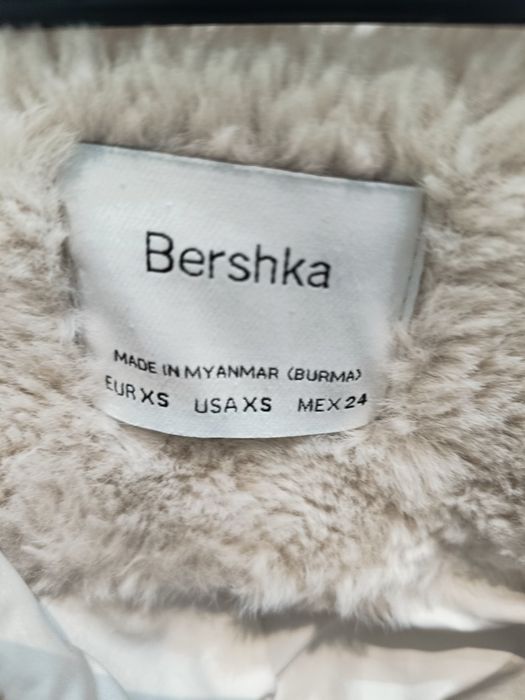 Futerko XS Bershka kremowe