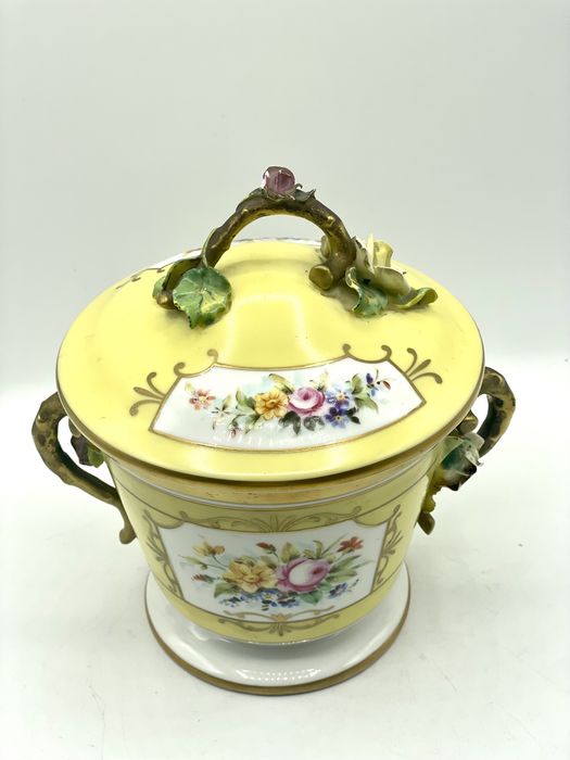 Bomboneira porcelana Vista Alegre antiga