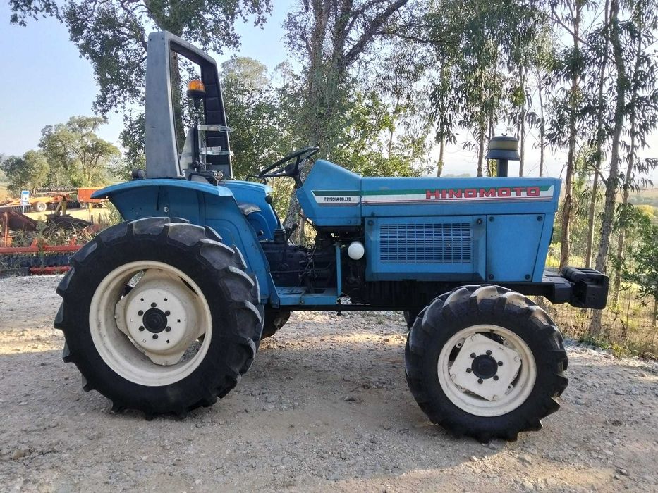 Trator agricola Hinomoto E-2804