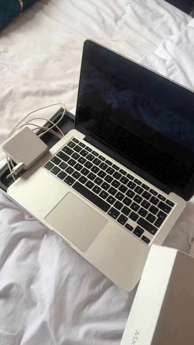 MacBook Pro 13” na caixa