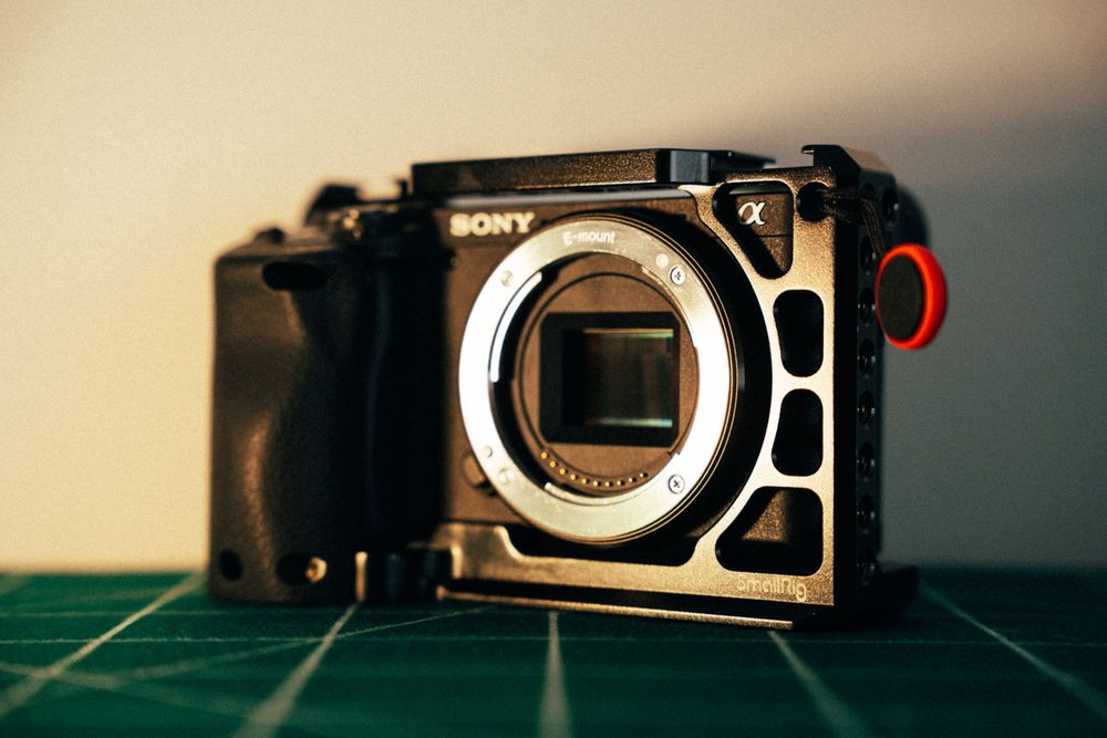 Sony A6400 + Cage smallrig+ 3 Baterias Extra