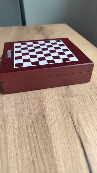 Szachy z zestawem do wina