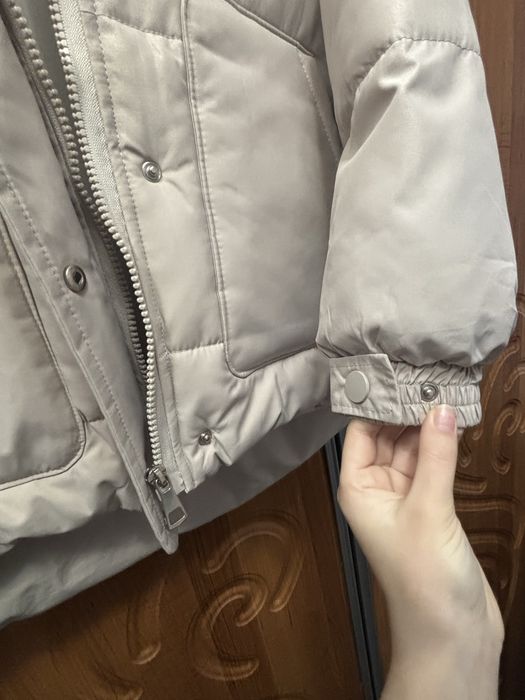 Зимова куртка бежевого кольору