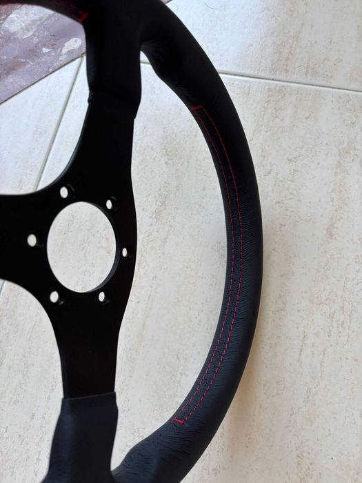 Volante MOMO Tuner 320mm