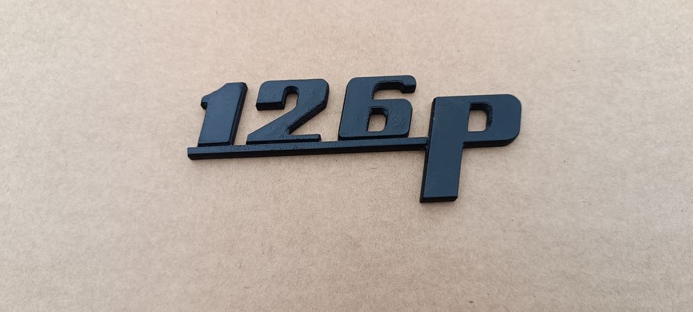 Fiat 126p emblemat na klapę tylną napis czarny plastik zamiennik ładny
