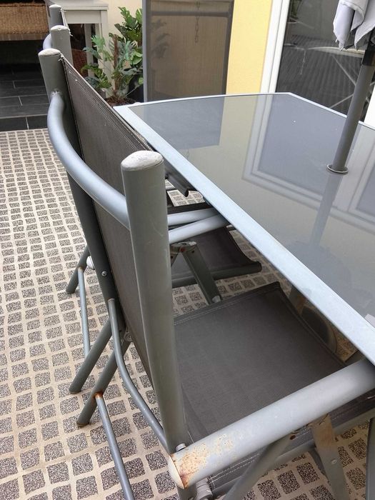 Mesa de ferro com tampo de vidro