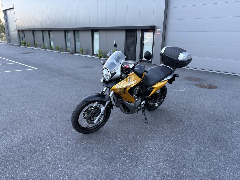Honda Transalp 700 ( só 26100 km )  Versão exclusiva