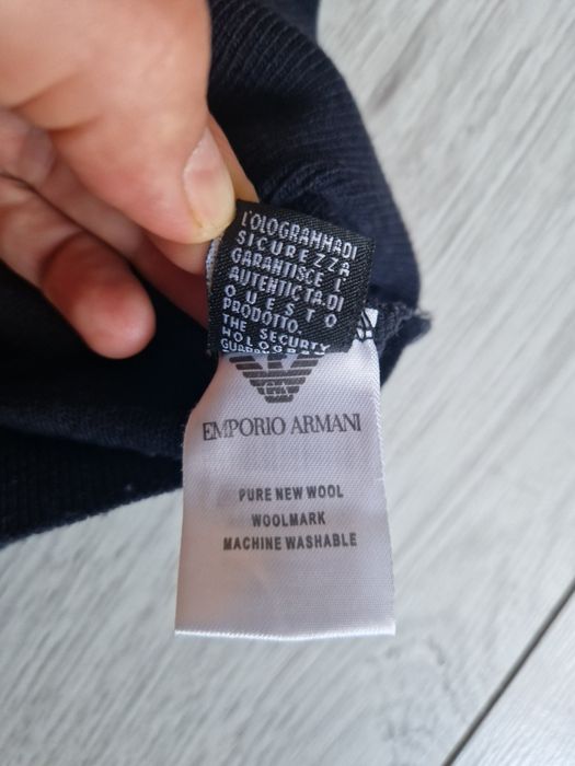 Sweter emporio Armani EA7 L w serek granatowy exchange