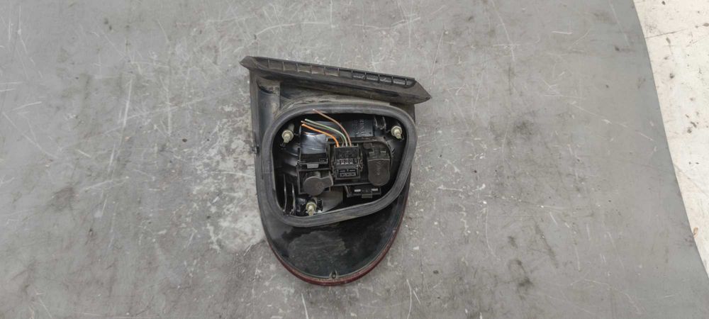 Renault Megane 1 I Sedan Lampa Lewa Tył Lewa Tylna W Błotnik