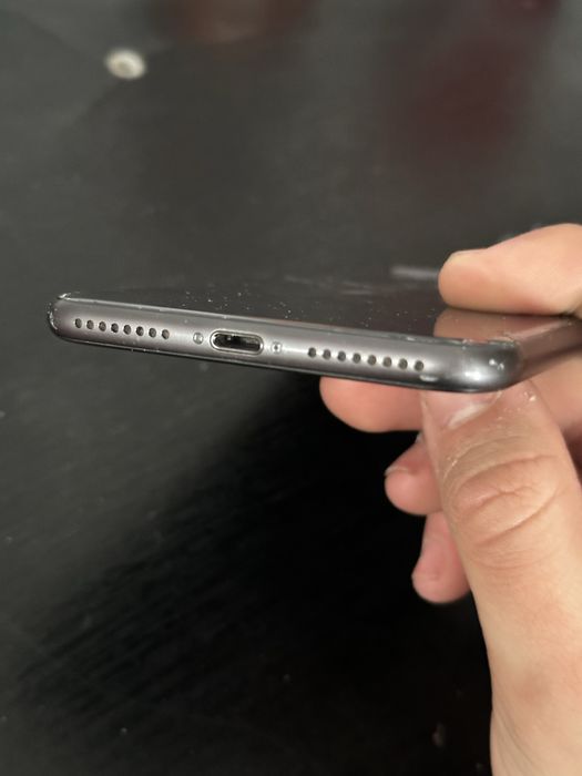 iPhone 8 Plus 64GB – sprawny technicznie, uszkodzona obudowa