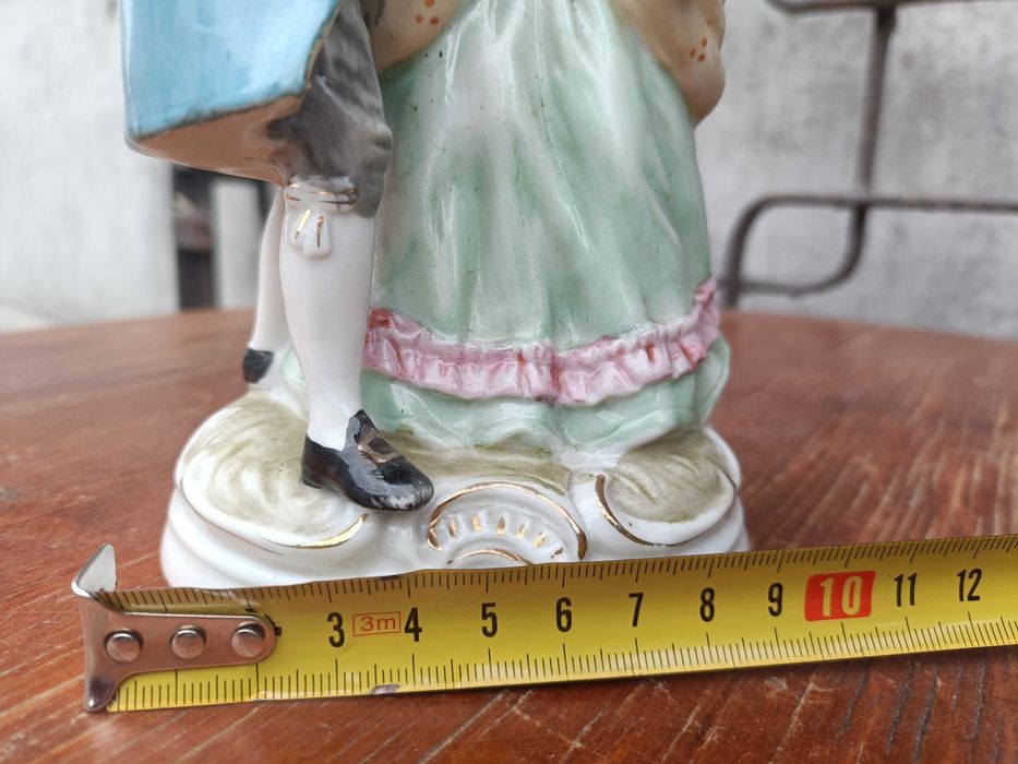 Stara porcelanowa figurka para dworska Hertwig