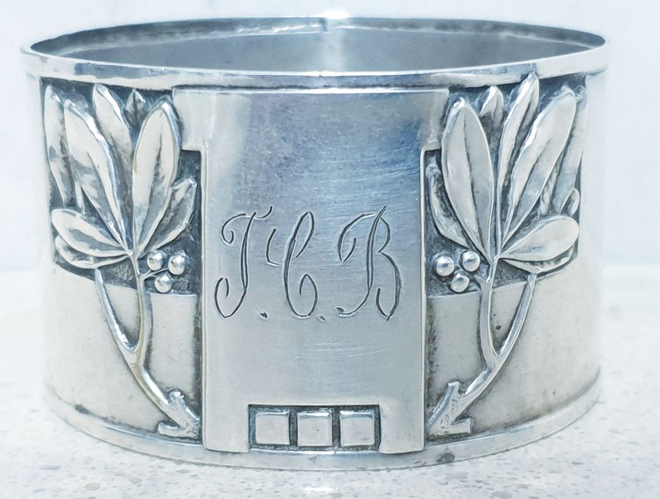 Linda antiga argola de guardanapo Arte Deco com banho em prata