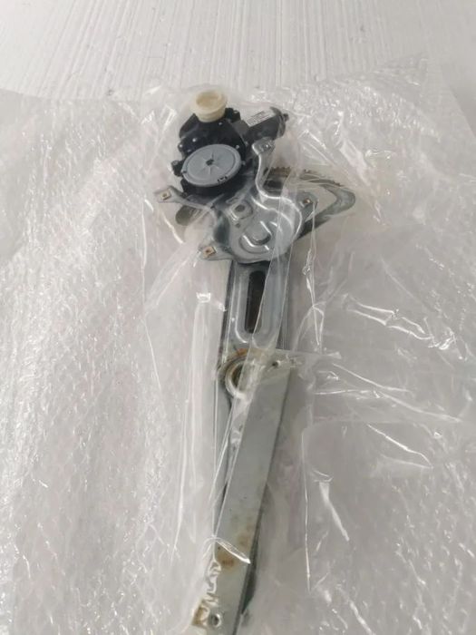 Toyota Auris   podnośnik szyby 69810-02310