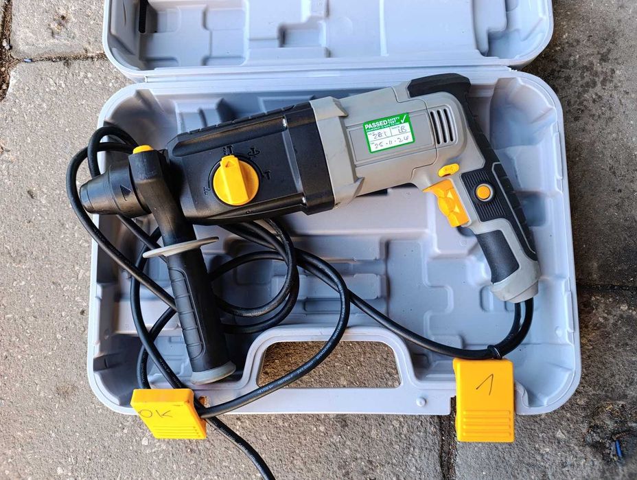 Młotowiertarka wiertarka udarowa Titan TTB872SDS 750W sds+ 4 funkcje