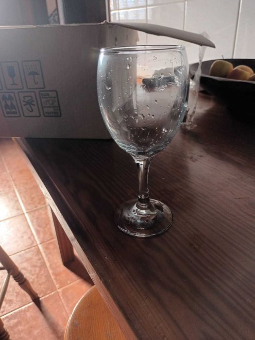 Taça de vidro para vinho