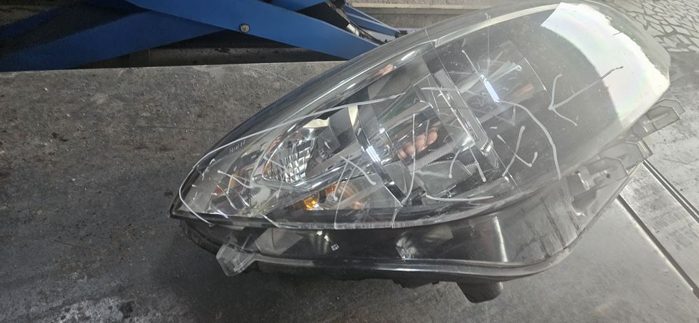 Optica esquerda BMW 1 (F20) 118 d 
BP3147799C28