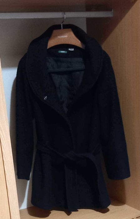 Sobretudo evasé preto