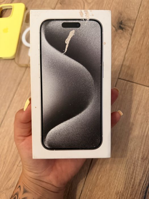 Sprzedam iphone 15 pro  bateria 77