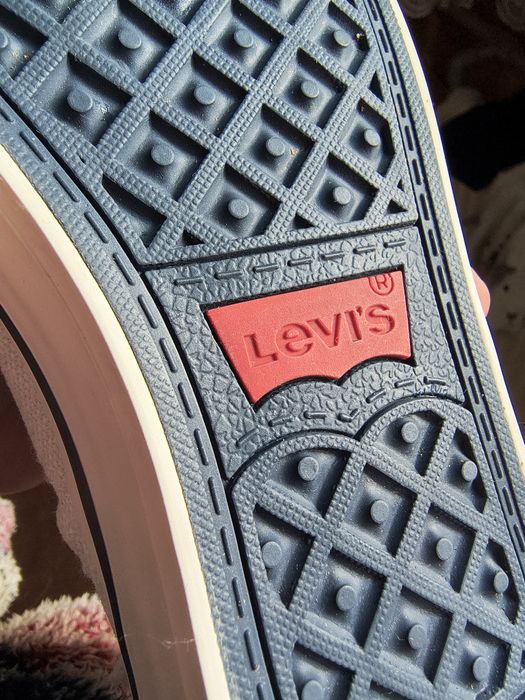 Дитячі кеди Levi's
колір білий