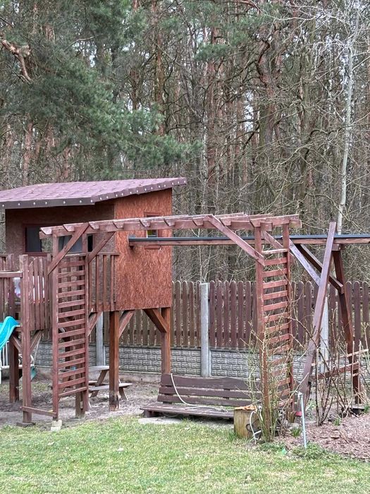 Plac zabaw z hustawkami