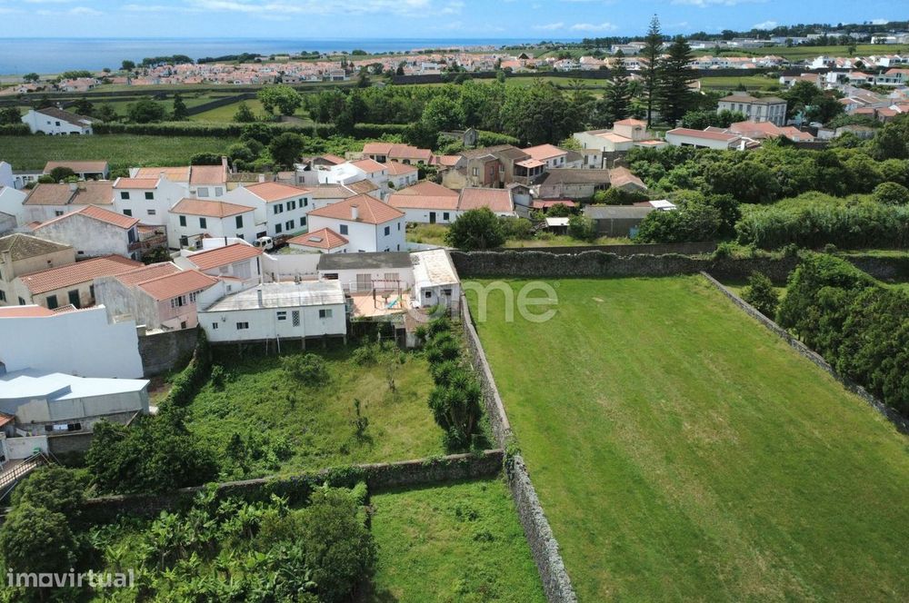 Moradia T3 com quintal - Arrifes
