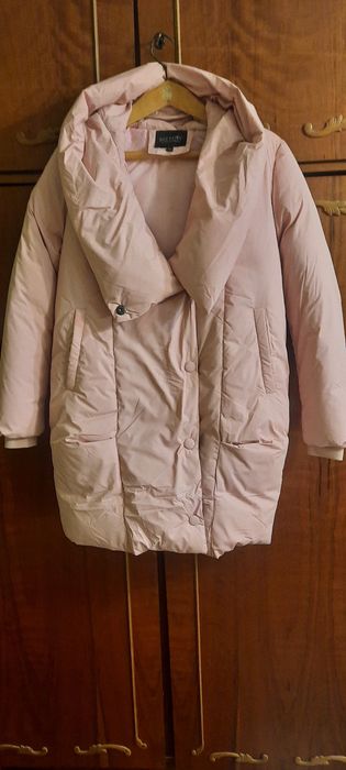 Продам жіночу нову куртку на синтопоні р.XLз капюшоном