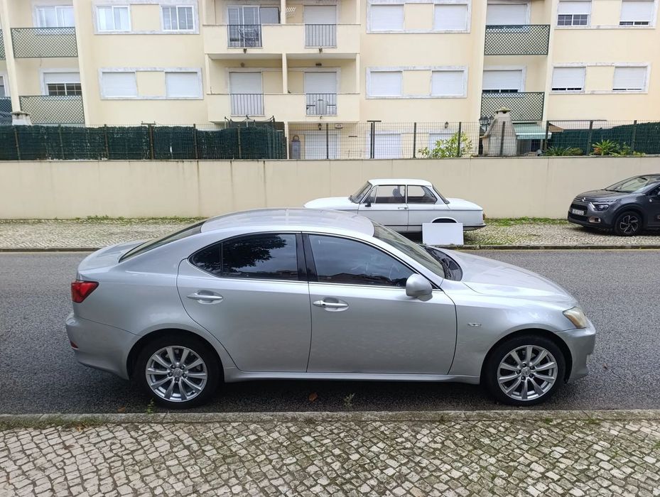 Lexus IS 220