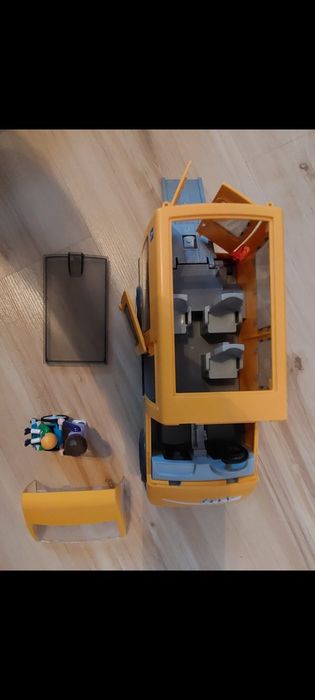 Autobus szkolny Playmobil 9419.