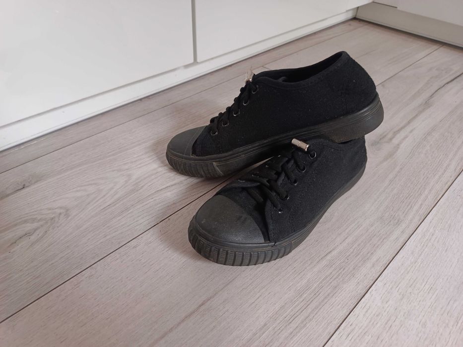 Trampki, tenisówki, buty sportowe czarne rozm 37 elastyczne sznurówki